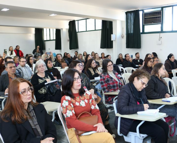Educadores abordam Avaliao Educacional Externa em oficina do REUNE na Univs